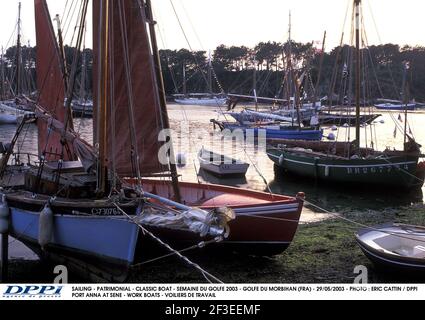 VOILE - PATRIMOINE - BATEAU CLASSIQUE - SEMAINE DU GOLFE 2003 - GOLFE DU MORBIHAN (FRA) - 29/05/2003 - PHOTO : ERIC CATTAN / DPPI PORT ANNA À SÈNE - BATEAUX DE TRAVAIL - VOILIERS DE TRAVAIL Banque D'Images