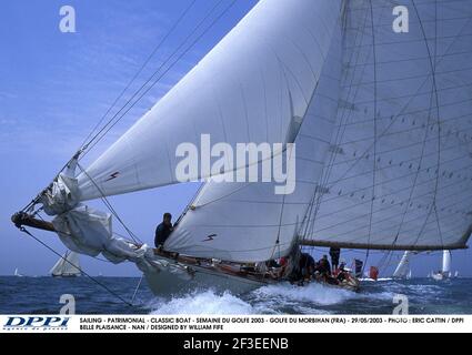 VOILE - PATRIMOINE - BATEAU CLASSIQUE - SEMAINE DU GOLFE 2003 - GOLFE DU MORBIHAN (FRA) - 29/05/2003 - PHOTO : ERIC CATTAN / DPPI BELLE PLAISANCE - NAN / CONÇU PAR WILLIAM NOUF Banque D'Images