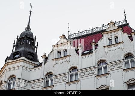 Belles façades de bâtiments à Prague Banque D'Images