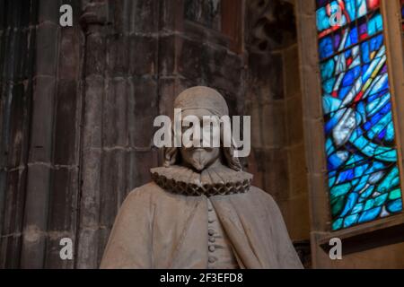 Statue de Humphrey Chetham à la cathédrale de Manchester en Angleterre 7-12-2019 Banque D'Images