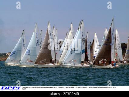 VOILE - CHAMPIONNAT D'EUROPE DE CLASSE J24 - LE CROUESTY / ARZON (FRA) - 01-08/07/2005 - PHOTO : FRANCOIS VAN MALLEGHEM / DPPI FLOTTE Banque D'Images