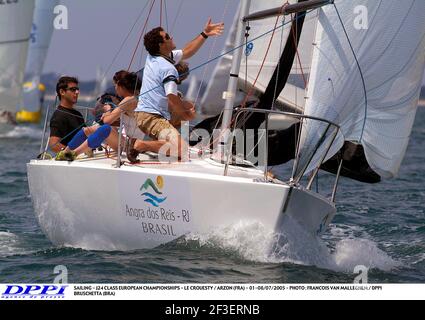 VOILE - CHAMPIONNAT D'EUROPE DE CLASSE J24 - LE CROUESTY / ARZON (FRA) - 01-08/07/2005 - PHOTO : FRANÇOIS VAN MALLEGHEM / DPPI BRUSCHETTA (BRA) Banque D'Images