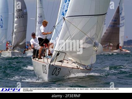 VOILE - CHAMPIONNAT D'EUROPE DE CLASSE J24 - LE CROUESTY / ARZON (FRA) - 01-08/07/2005 - PHOTO : FRANÇOIS VAN MALLEGHEM / DPPI ILLUSTRATION Banque D'Images