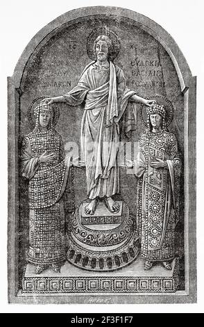 La consécration impériale de l'empereur romain Flavius Arcadius (377-408) et Aelia Eudoxia. Sculpture byzantine avec consécration impériale, avec Christ sur les têtes couronnées de l'empereur et de l'impératrice. Jésus Christ bénédiction de l'empereur et de l'impératrice. Ancienne illustration gravée du XIXe siècle de Jésus-Christ par Veuillot 1890 Banque D'Images