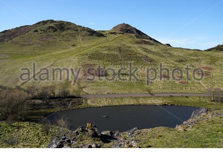 Vue sur la pente est jusqu'au sommet d'Arthur's Seat depuis Dunsapie Hill, Édimbourg, Écosse Banque D'Images