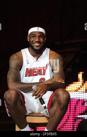 MIAMI, FL - JULY11: BREAKING NEWS: LeBron James quitte Miami et retourne à Cleveland Cavaliers le 11 juillet 2014 NOTE: Original photo prise 2009 personnes: LeBron James Banque D'Images