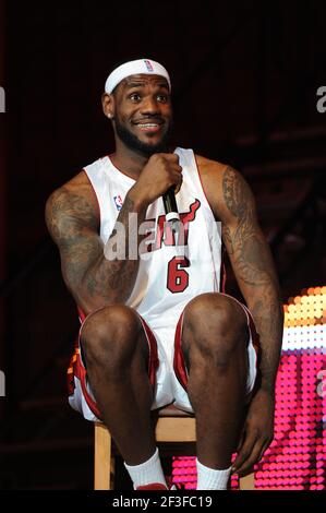 MIAMI, FL - JULY11: BREAKING NEWS: LeBron James quitte Miami et retourne à Cleveland Cavaliers le 11 juillet 2014 NOTE: Original photo prise 2009 personnes: LeBron James Banque D'Images