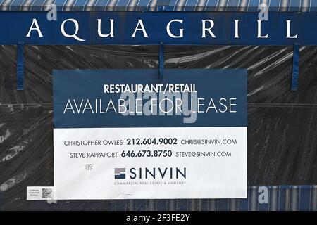 Vue extérieure du restaurant Aquadrille maintenant fermé en permanence en raison de l'impact économique de la pandémie COVID-19, New York, NY, 16 mars 2021. De nombreux restaurants emblématiques de la ville de New York ont été contraints de fermer leurs portes en raison des difficultés causées par la pandémie, car la ville de New York prévoit d'augmenter la capacité des sièges de 35 % à 50 % pour les repas à l'intérieur à compter du 19 mars. (Photo par Anthony Behar/Sipa USA) Banque D'Images