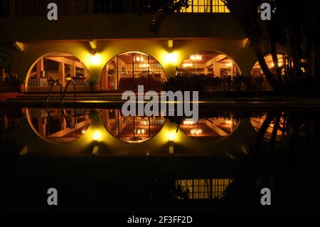Hôtel Chichen Itza réflexion dans la piscine Banque D'Images