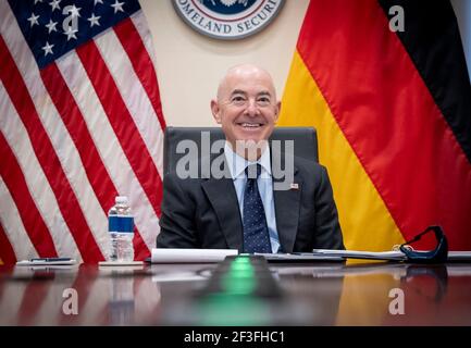 Washington, États-Unis d'Amérique. 15 mars 2021. Alejandro Mayorkas, secrétaire américain à la sécurité intérieure, participe à une conférence virtuelle avec le ministre allemand de l'intérieur Horst Seehofer le 15 mars 2021 à Washington, DC. Credit: Planetpix/Alamy Live News Banque D'Images