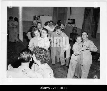 Vintage Photograph, soldat des États-Unis se détendant au Camp Huckstep, Égypte, Seconde Guerre mondiale, 1944 Banque D'Images