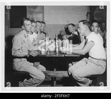 Vintage Photograph, soldat des États-Unis se détendant au Camp Huckstep, Égypte, Seconde Guerre mondiale, 1944 Banque D'Images