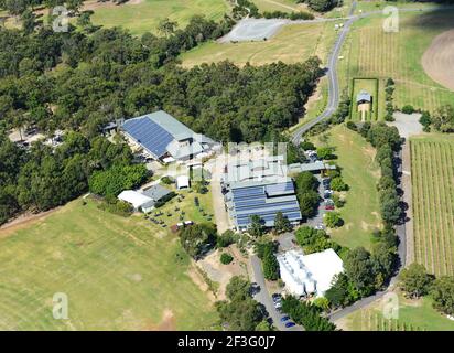 Vue aérienne de la cave de vinification Sirromet à Mount Cotton, Queensland, Australie. Banque D'Images