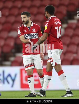 MIDDLESBROUGH, ANGLETERRE. 16 MARS : Chuba Akpom et Sam Morsy de Middlesbrough célèbrent après l'histoire Jordan de Preston North End dans son propre filet pour leur donner une avance de 1-0 lors du match de championnat Sky Bet entre Middlesbrough et Preston North End au stade Riverside, à Middlesbrough, le mardi 16 mars 2021. (Credit: Mark Fletcher | MI News) Credit: MI News & Sport /Alay Live News Banque D'Images