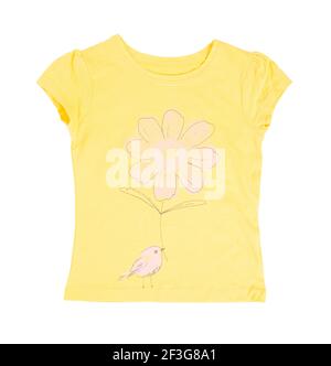 T-shirt en coton jaune avec fleur et oiseau. Isolé sur un fond blanc. Banque D'Images