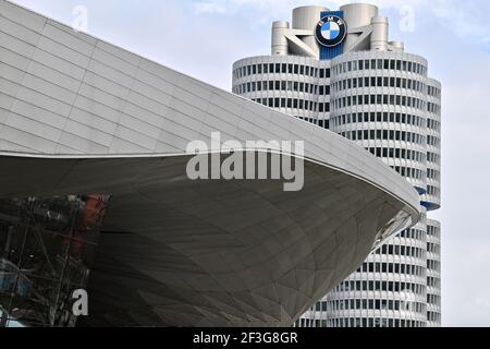 Munich, Allemagne. 16 mars 2021. Le siège du groupe BMW dans la capitale bavaroise. La société présente son rapport annuel le 17.3.2021. Credit: Peter Kneffel/dpa/Alay Live News Banque D'Images