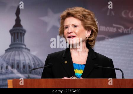 Le sénateur Debbie Stabenow, D-MI, parle lors d'une conférence de presse au Capitole des États-Unis à Washington, DC, USA, le mardi 16 mars 2021. Photo de Kevin Dietsch/Pool/ABACAPRESS.COM Banque D'Images