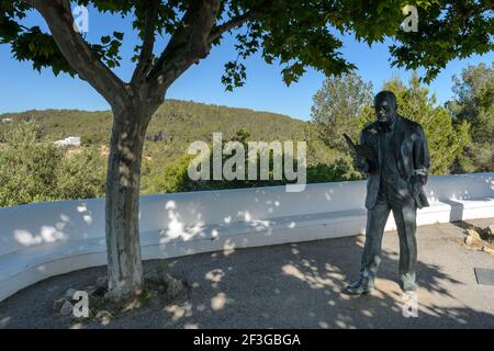 Ibiza, Espagne - 2 juin 2016 : hommage à la sculpture de Marià Villangómez (1913-2002), poète et philologue. La sculpture est située dans la ville de Sant mi Banque D'Images