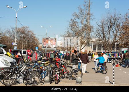 Les gens de deuxième main ont utilisé le marché des équipements de sport au stade national de Sofia, Bulgarie, UE Banque D'Images