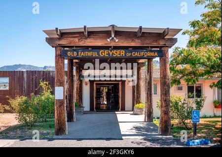 Calistoga, CA, Etats-Unis - juillet 15 2015: L'entrée du geyser géothermique connu sous le nom de 'Old Faithful of California' ou 'Little Old Faithful'. Banque D'Images