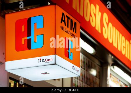 Geldautomate ATM. Logo de la succursale de Euro Cash . Euro Cash, Girocard est un réseau interbancaire et un service de carte de débit reliant pratiquement tous les distributeurs automatiques allemands Banque D'Images