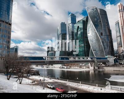 MOSCOU, RUSSIE - 20 février 2020 : ville de Moscou. Vue sur les gratte-ciels du centre d'affaires international de Moscou. Vue sur la rivière Moskva Banque D'Images