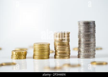 Concept d'investir de l'argent pour la retraite et de la valeur croissante heure Banque D'Images