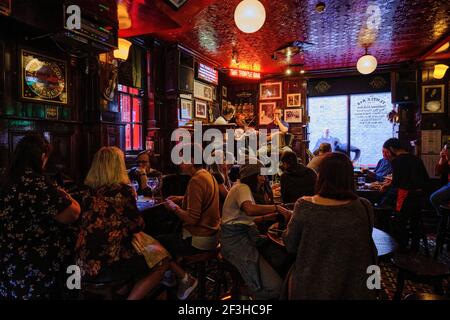 République d'Irlande ; Dublin, le quartier touristique de Temple Bar, le pub de Temple Bar. Banque D'Images