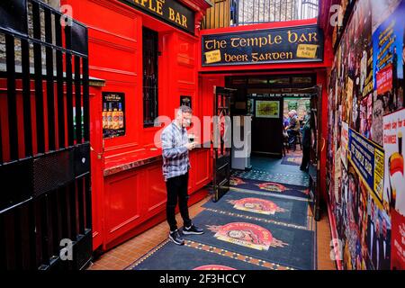 République d'Irlande ; Dublin, le quartier touristique de Temple Bar, le pub de Temple Bar. Banque D'Images