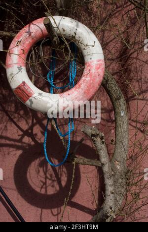 Preserteur de vie sur le canalside à Lisson Wide, Regent's Canal, Lisson Grove, Londres, NW8, Angleterre | AUCUN | Banque D'Images