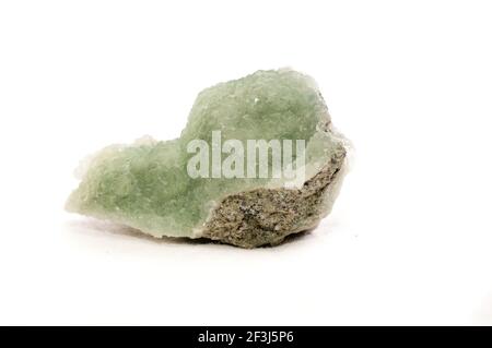 Cristal minéral apophyllite prehnite sur échantillon sur le granit Banque D'Images