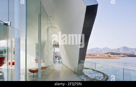 Hong Luo, un pavillon de club par l'architecte Ma Yan Song dans le cadre d'un développement résidentiel à Huai Rou, un distrait célèbre pour son beau paysage naturel Banque D'Images