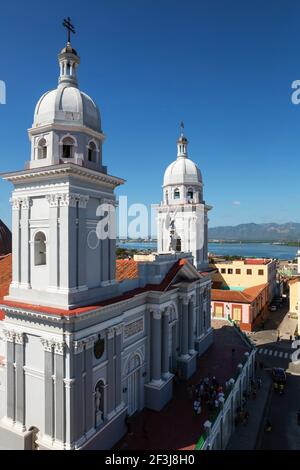 Le Catedral de Nuestra Señora de la AsunciÃ³n à deux bras se trouve au Parque Céspedes, Santiago de Cuba, Cuba Banque D'Images