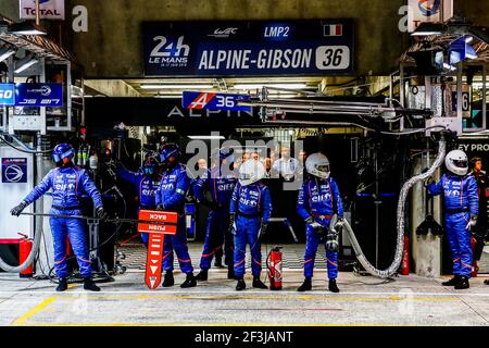 36 LAPIERRE Nicolas (fra), NEGRAO André (BRA), THIRIET Pierre (fra), Alpine A470 Gibson team Signatech Alpine Matmut, mécanique mécanicienne à pitlane pendant les 2018 heures de tests et de qualifications du 13 Mans 24 au 14 juin au circuit du Mans, France - photo: Xavi Bonilla / DPPI Banque D'Images