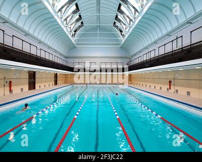 Nouvelle et rénovation du centre sportif et piscines pour le London Borough of Camden Banque D'Images