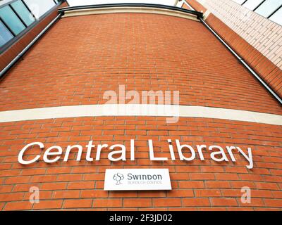 Bibliothèque centrale, la nouvelle bibliothèque centrale de Swindon a ouvert ses portes le 20 octobre 2008. Les travaux ont commencé sur le site de Regent Circus en janvier 2007 avec une société de construction Banque D'Images