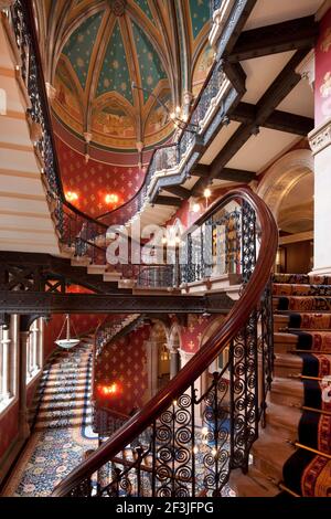 Escalier principal dans l'hôtel St Pancras, Euston Road, London Banque D'Images