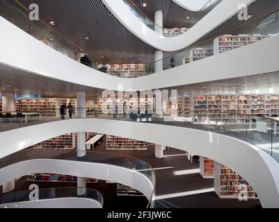 Les gens dans la bibliothèque, l'Université d'Aberdeen Banque D'Images