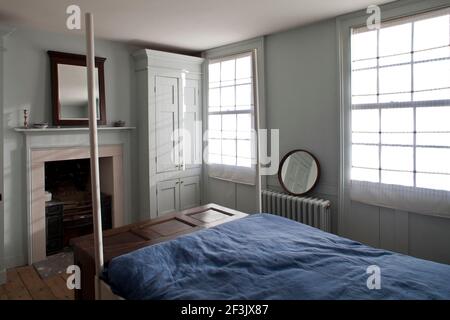 Lit à baldaquin dans la chambre à coucher de style traditionnel, Whitechapel, Londres Banque D'Images