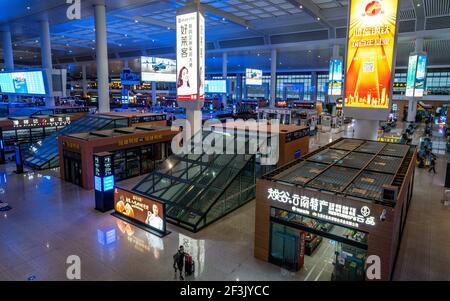 Kunming China , 4 octobre 2020 : vue intérieure du hall principal de la gare de Kunming Nan South à Kunming Yunnan en Chine Banque D'Images