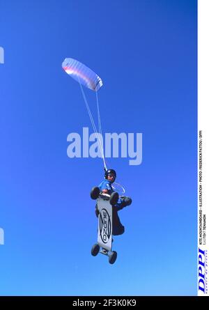 KITE MOUNTAINBOARD - ILLUSTRATION - PHOTO : FREDERICK PATTOU / DPPI LAURENT BENAMON (FRA) Banque D'Images