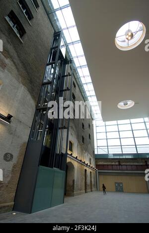 Le foyer d'entrée du Central Martin's College of Art, Université des Arts, King's Cross, Londres, N1, Angleterre | architecte : Stanton Williams | Banque D'Images