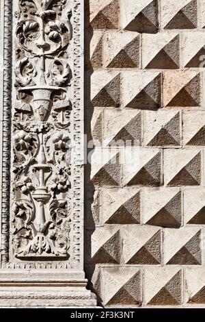 Détail de la façade de motifs diamants Palazzo dei Diamanti Ferrara Emilia-Romagna Italie construit 1493 à 1503 Banque D'Images