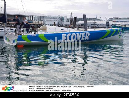 VOILE - TRANSAT JACQUES VABRE 2007 PREPARATION - AUCKLAND (NZL) - 01/08/2007 - PHOTO : GARETH COOKE / DPPI ECOVER 3 / SKIPPER : MIKE GOLDING (UK) - LANCEMENT Banque D'Images