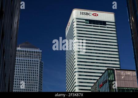 Canary Wharf Tower et HSBC Tower, n° 1 et 8, Canada Square, Docklands, Londres, Angleterre, Royaume-Uni (année de construction 1988-91) Banque D'Images