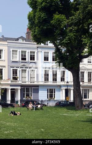 Maisons mitoyennes de style italien à Chalcot Square, Primrose Hill, Londres, NW1, Angleterre, ROYAUME-UNI Banque D'Images