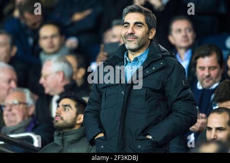 L'acteur et comédien français Ary Abittan est vu lors de la Ligue des champions de l'UEFA, Groupe B, match de football entre Paris Saint-Germain et RSC Anderlecht le 31 octobre 2017 au stade du Parc des Princes à Paris, France - photo Geoffroy Van Der Hasselt / DPPI Banque D'Images