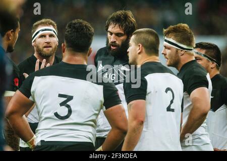 Kieran Read de Nouvelle-Zélande s'entretient avec ses coéquipiers lors du match d'automne 2017 entre la France et la Nouvelle-Zélande le 11 novembre 2017 au Stade de France à Saint-Denis, France - photo Geoffroy Van Der Hasselt / DPPI Banque D'Images