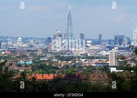 Vue sur Londres depuis One Tree Hill, Honor Oak Park, Londres, SE5, Angleterre | AUCUN | Banque D'Images