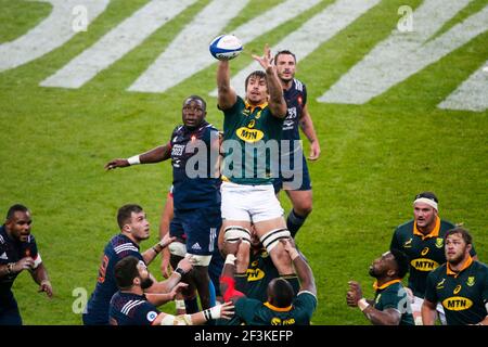 L'écluse et capitaine de l'Afrique du Sud Eben Etzebeth saisit le ballon lors du match de rugby d'automne 2017 entre la France et l'Afrique du Sud le 18 novembre 2017 au Stade de France à Saint-Denis, France - photo Geoffroy Van Der Hasselt / DPPI Banque D'Images